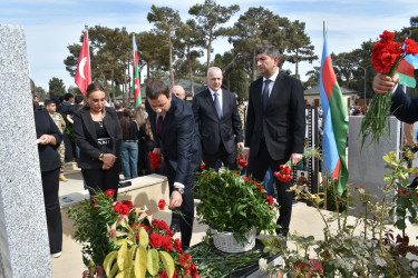 Yasamal rayonunda Anım Günündə şəhidlərimiz yad edilib