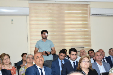 Yasamal Rayon İcra Hakimiyyətinin başçısı ərazidə sakinlərlə görüşdü, qəzalı binaya baş çəkdi