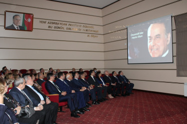 Yasamal rayonunun ictimaiyyəti Ulu Öndəri yad edir