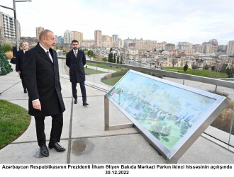 Prezident İlham Əliyev Bakıda Mərkəzi Parkın ikinci hissəsinin açılışında iştirak edib
