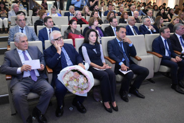 Yasamal rayonnda yerləşən Azərbaycan Milli Konservatoriyasında Azərbaycanın xalq artisti, xanəndə Mənsum İbrahimovun 65 illik yubileyi münasibətilə tədbir keçirilib.