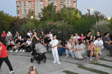 Yasamal rayon parkında axşam konserti keçirildi