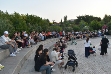 Yasamal rayon parkında axşam konserti keçirildi