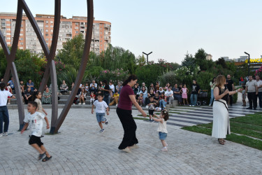 Yasamal rayon parkında axşam konserti keçirildi