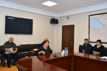 İcra Başçısı sakinləri inzibati binada qəbul etdi