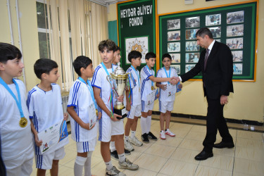 “Zəfərindən güc al” adlı ABAD məhəllələrarası minifutbol turnirində Bakı şəhəri üzrə 1-ci yerin Yasamal komandası tutub