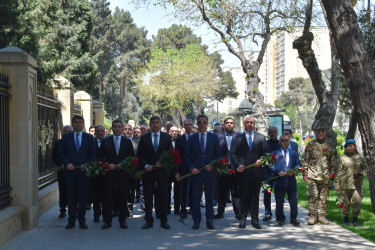 Yasamal rayon ictimaiyyəti Ulu Öndərin əziz xatirəsini yad edib