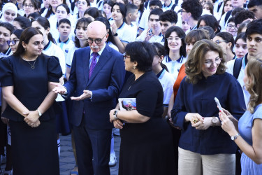 15 sentyabr – Bilik Günü münasibətilə Akademik Zərifə Əliyeva adına liseydə yeni tədris ilinin başlanmasına həsr olunmuş tədbir keçirilib