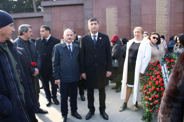 Yasamal rayonunun ictimaiyyəti 20 yanvar şəhidlərini anıb