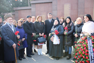 Yasamal rayonunun ictimaiyyəti 20 yanvar şəhidlərini anıb