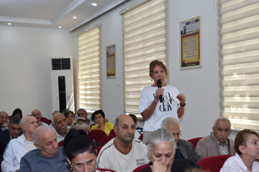İcra Başçısı ərazidə Yasamal sakinləri ilə görüşdü