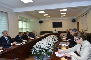 İcra Başçısı sakinləri inzibati binada qəbul etdi