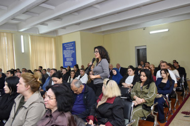 İcra Başçısı ərazidə Yasamal sakinləri ilə görüşdü, problem və qayğılarını dinlədi