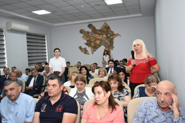 İcra Başçısı ərazidə sakinlərlə görüşdü