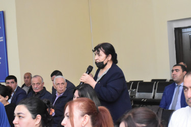 İcra Başçısı ərazidə Yasamal sakinləri ilə görüşdü, problem və qayğılarını dinlədi