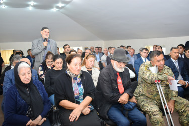 Yasamal Rayon İcra Hakimiyyətinin başçısı sakinlərlə görüşdə problemlərin həllinə dair göstərişlər verdi