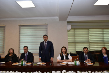 İcra başçısı qabaqcıl müəllimlərlə görüşdü