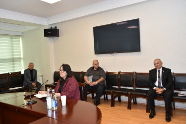 İcra Başçısı sakinləri inzibati binada qəbul etdi