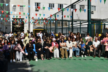 Şəhid övladının ilk dərs sevinci