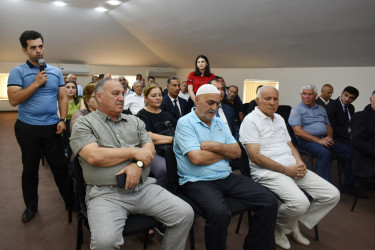 İcra Başçısı ərazidə sakinlər ilə görüşdü