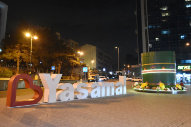 Yasamalda bayram bəzədilməsi həyata keçirilib