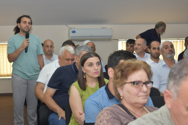 İcra Başçısı ərazidə sakinlər ilə görüşdü
