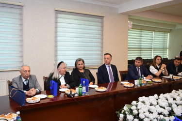 İcra başçısı qabaqcıl müəllimlərlə görüşdü