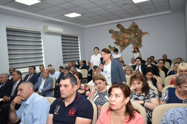 İcra Başçısı ərazidə sakinlərlə görüşdü