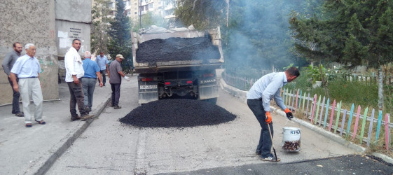 Yasamal rayonunda həyət və məhəllələrin asfaltlanması davam edir