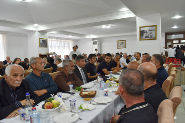 Təzə Pir məscidində şəhidlərimizin ruhuna ehsan süfrəsi açılıb