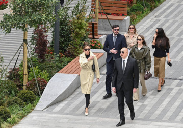 Prezident İlham Əliyev Bakının İslam Səfərli küçəsinin yenidənqurmadan sonra açılışında iştirak edib