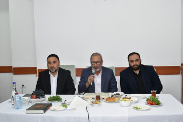 Təzə Pir məscidində şəhidlərimizin ruhuna ehsan süfrəsi açılıb