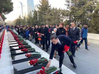 Yasamal rayonunun ictimaiyyəti 20 yanvar şəhidlərini anıb