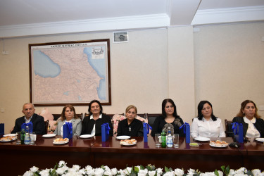 İcra başçısı qabaqcıl müəllimlərlə görüşdü