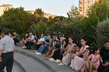 Yasamal rayon parkında axşam konserti keçirildi