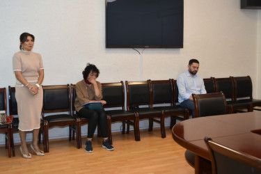 İcra Başçısı sakinləri inzibati binada qəbul etdi