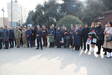 Yasamal rayonunun ictimaiyyəti 20 yanvar şəhidlərini anıb