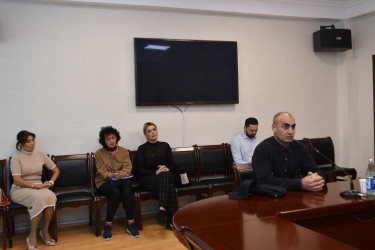 İcra Başçısı sakinləri inzibati binada qəbul etdi
