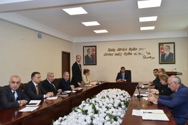 İcra Başçısı sakinləri inzibati binada qəbul etdi