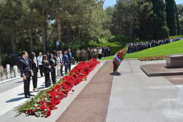 Yasamal Rayon İcra Hakimiyyətinin kollektivi Ulu Öndərin xatirəsini anıb