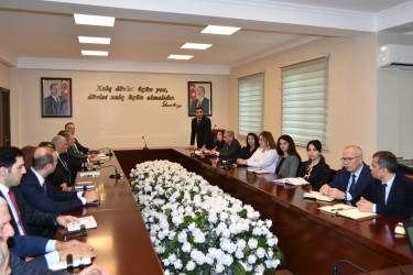 “Dövlət qulluğunda vəzifələrin və ehtiyat kadrların idarə edilməsi” mövzusunda təlim keçirilib