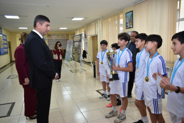 “Zəfərindən güc al” adlı ABAD məhəllələrarası minifutbol turnirində Bakı şəhəri üzrə 1-ci yerin Yasamal komandası tutub