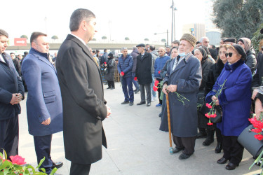 Yasamal rayonunun ictimaiyyəti 20 yanvar şəhidlərini anıb