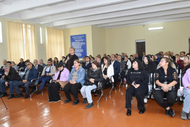 İcra Başçısı ərazidə Yasamal sakinləri ilə görüşdü, problem və qayğılarını dinlədi