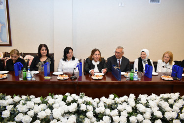 İcra başçısı qabaqcıl müəllimlərlə görüşdü