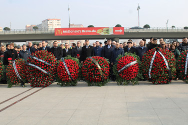 Yasamal rayonunun ictimaiyyəti 20 yanvar şəhidlərini anıb