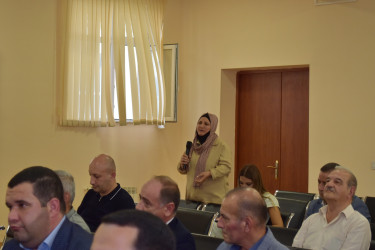 Yasamal RİH başçısı ərazidə sakinlərlə görüşdü