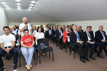 Sakinlərin müraciətləri diqqət mərkəzində: Yasamal rayonunda növbəti səyyar qəbul keçirilib