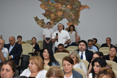 İcra Başçısı ərazidə sakinlərlə görüşdü