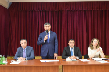 Yasamal RİH başçısı ərazidə sakinlərlə görüşdü